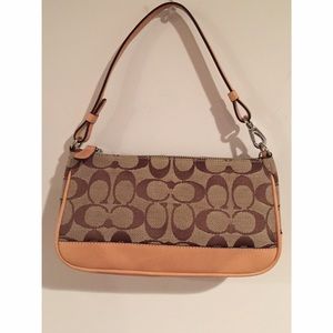 PENDING SALE ✨ Coach Demi pouch shoulder bag